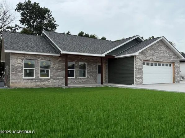 750 Vine Dr, Holts Summit, MO 65043