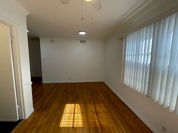 3rd image of 5848 1/4 Woodman Ave