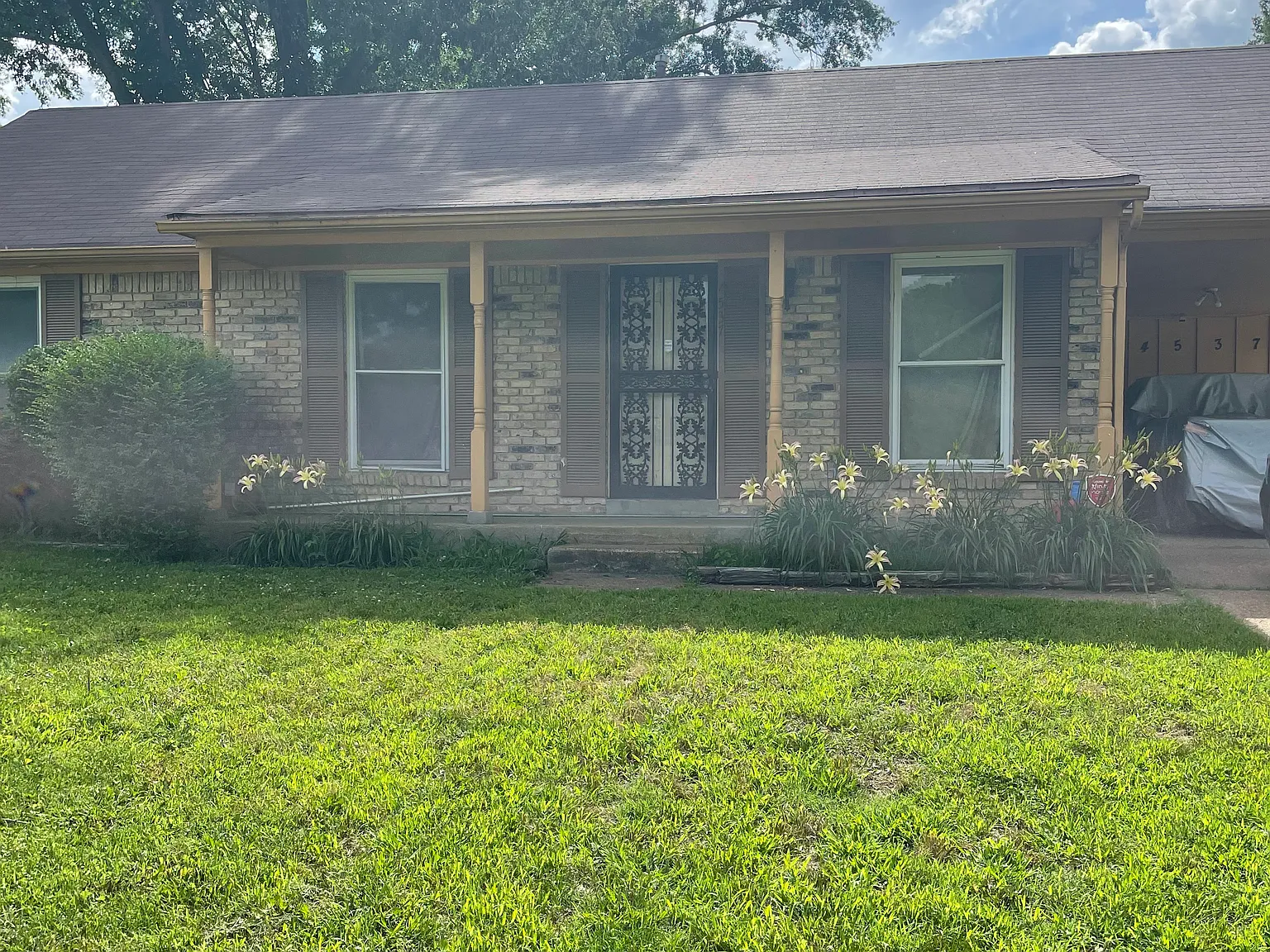 3 bed, 1025 sqft, $1,200 — Photo 1
