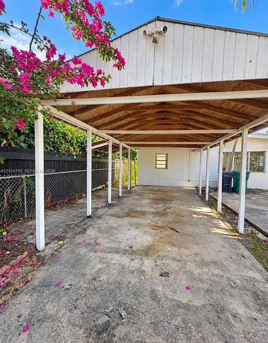 Palm Ave Heights — Photo 2