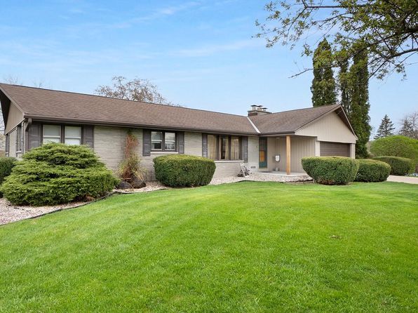 4500 South Hearthside DRIVE, New Berlin, WI 53151