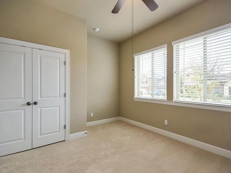 213 Simmons Dr — Photo 6
