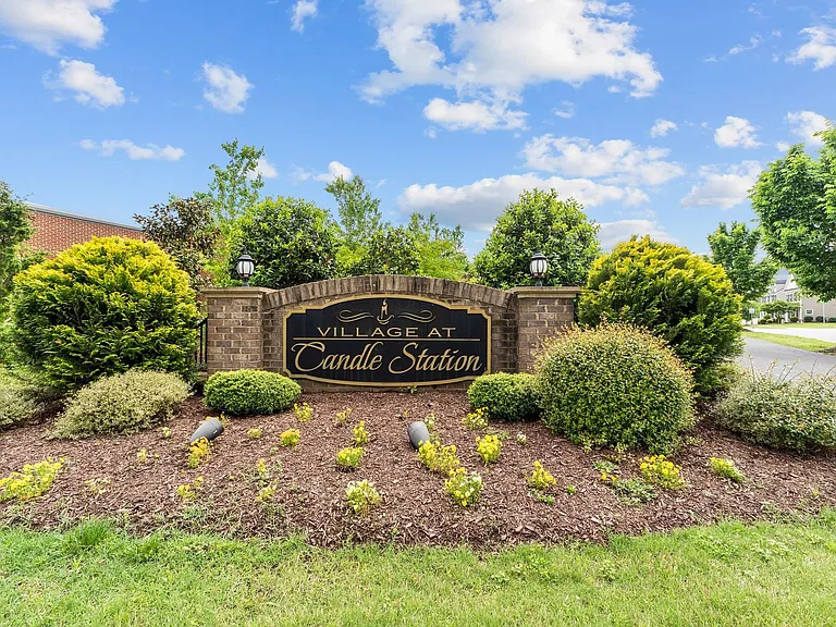 4014 Luminary Dr — Photo 32