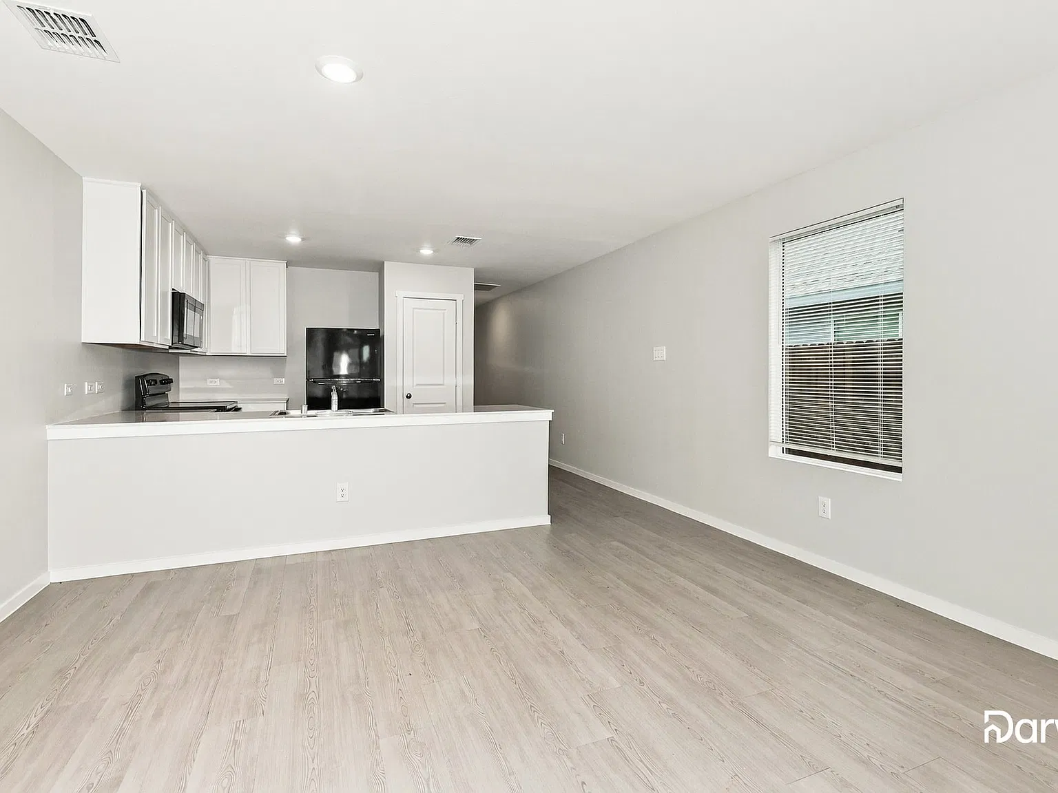 3 bed, 2.0 bath, 1402 sqft, $1,895 — Photo 4