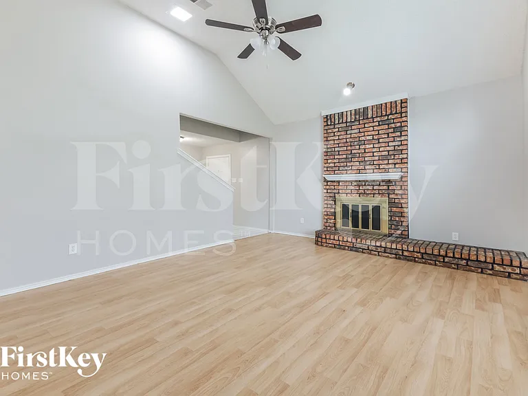 2026 Greenview Dr — Photo 5