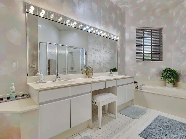 4528 Barclay Fair Way — Photo 15