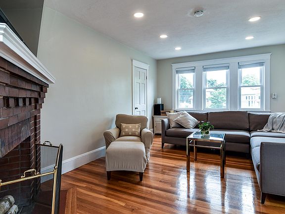 4th image of 17 Saunders St