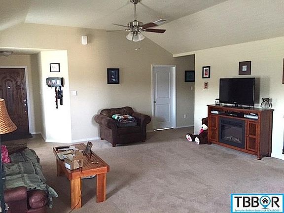 5th image of 2103 Carriage House Dr