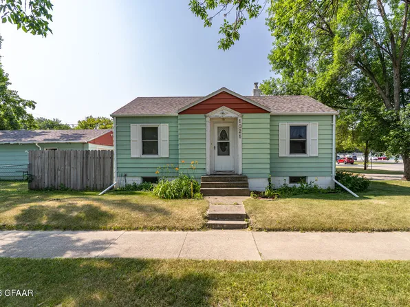 1021 7th Ave S, Grand Forks, ND 58201