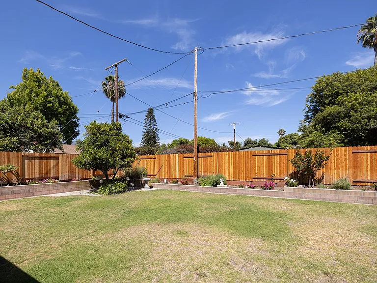 316 Cambridge Dr — Photo 3