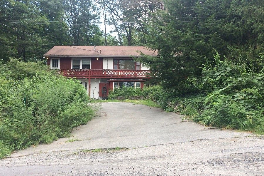 1st image of 60 Lake Dr