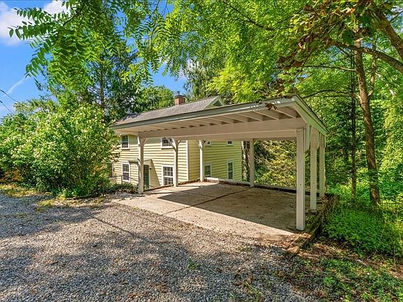 2nd image of 122 Warren Rd