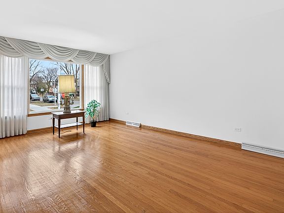 4th image of 6622 W George St