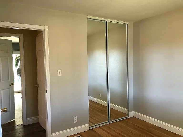2116 Crestline Rd — Photo 14