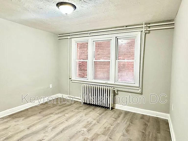 943 Bonifant St #5 — Photo 13