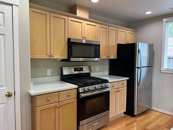 3rd image of 4259 249th Ave SE #21