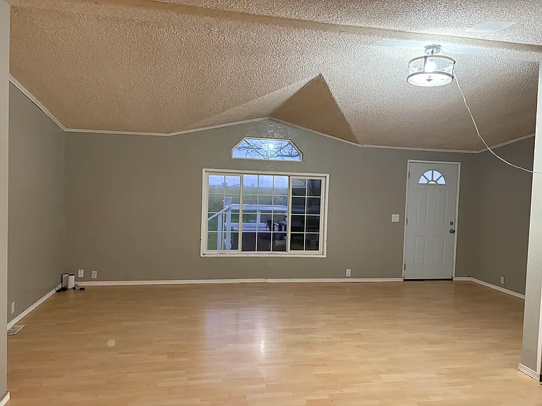 14588 Hamilton Nord Cana Hwy #B — Photo 3