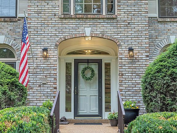 5th image of 504 Biltmore Ct