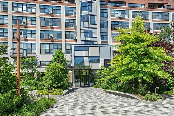 Sold by Avenue Sotheby's International Realty | media 13