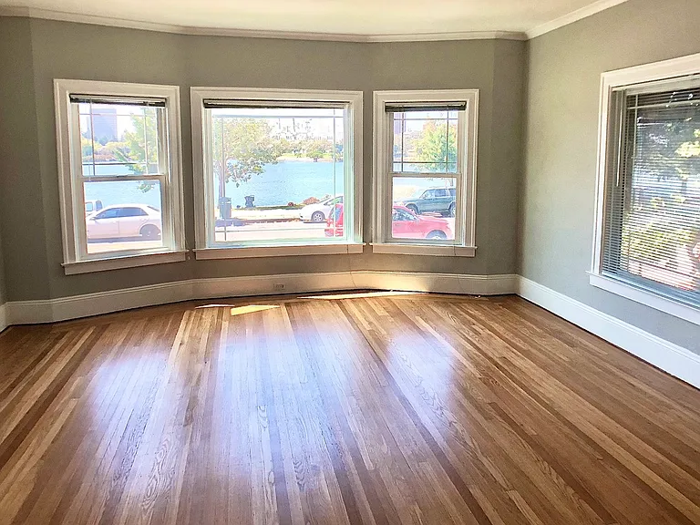 2220 Lakeshore Ave #1-6 — Photo 1