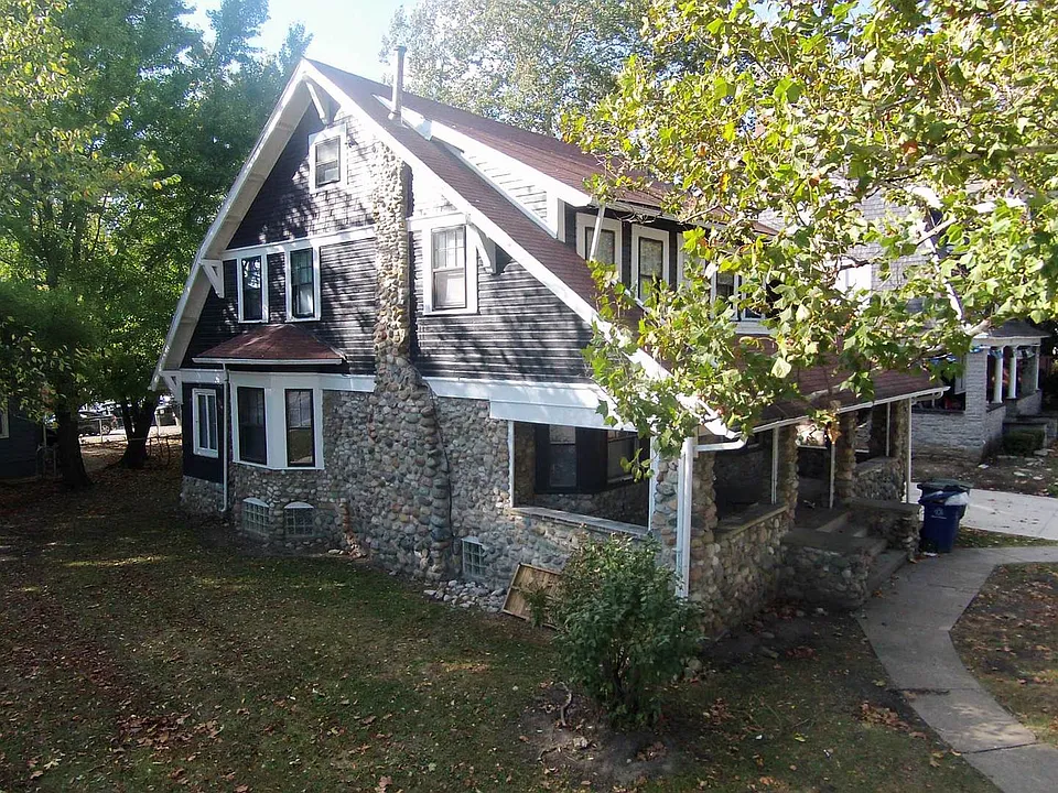 1921 Summit St