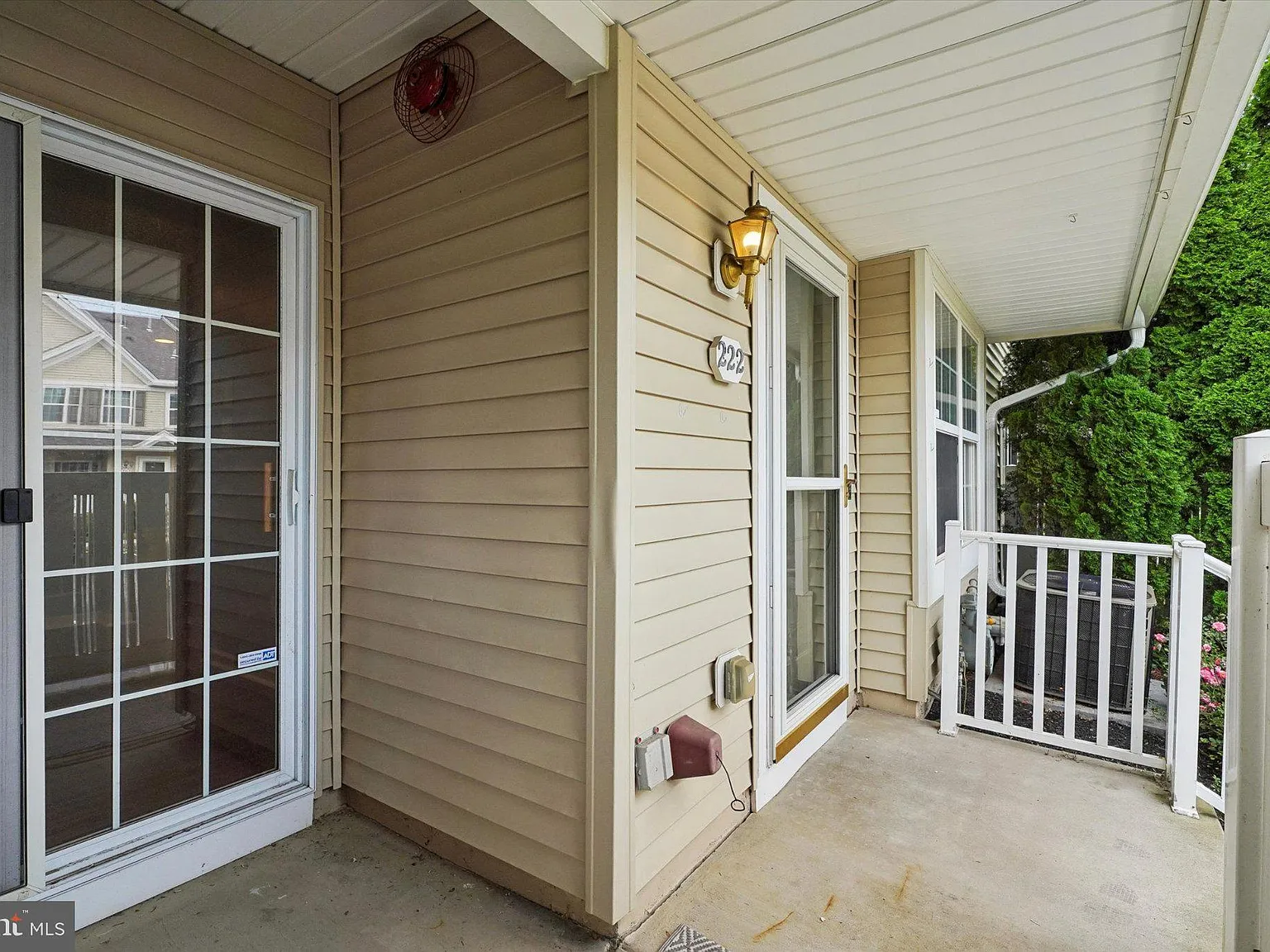 2 bed, 2.5 bath, 1380 sqft, $2,300 — Photo 3