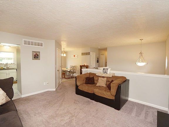 4th image of 708 W Aberdeen Dr