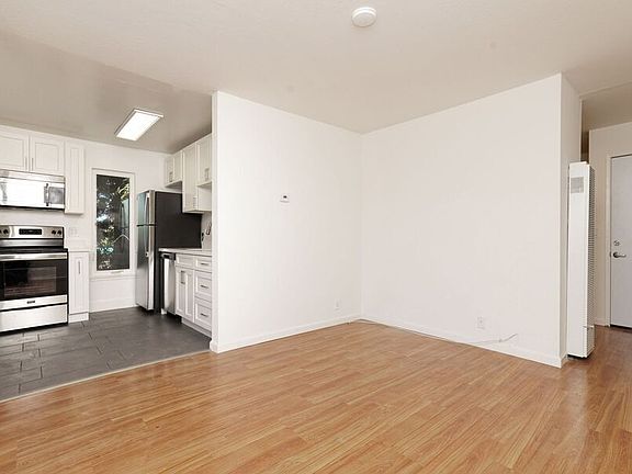 4th image of 2221 Parker St #J