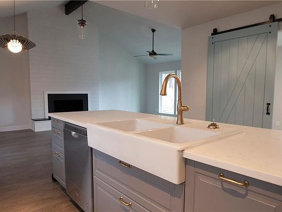 5th image of 409 Dove Haven Dr