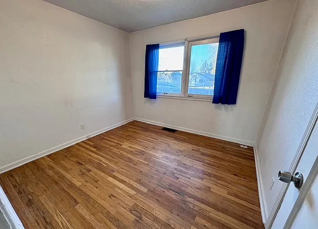 3528 E Farwell Rd — Photo 5