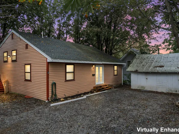 10 Hillcrest Court, Augusta, ME 04330