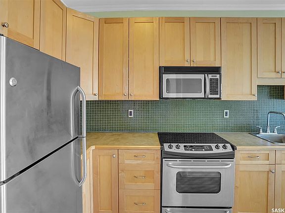2nd image of 604 Victoria Ave #1