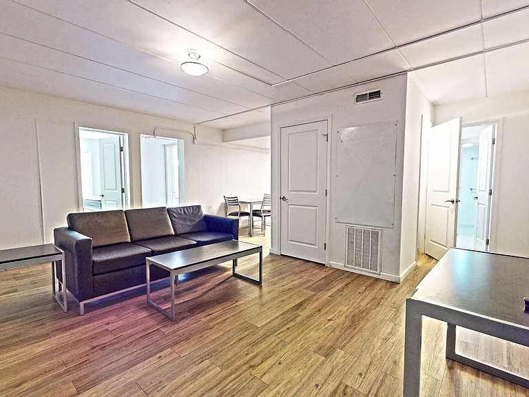 204 E Clark St — Photo 5