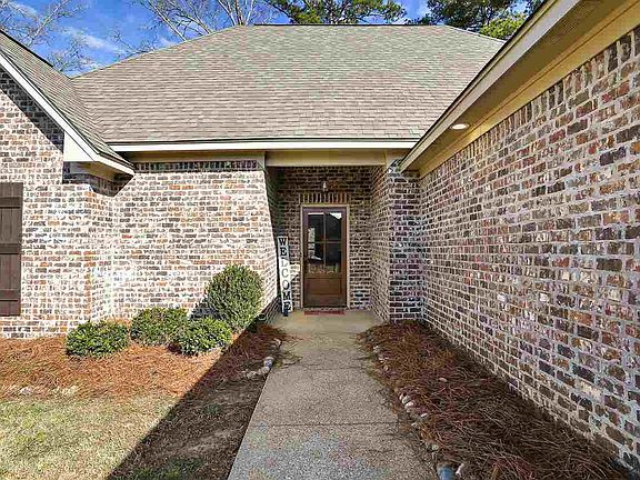 3rd image of 142 Beechwood Cir