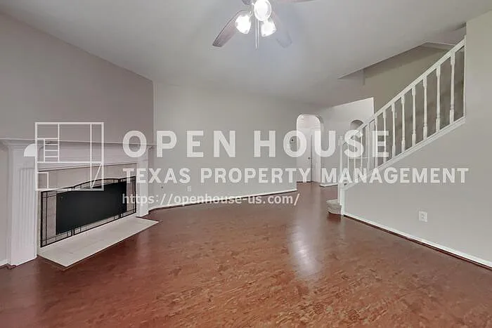 4 bed, 2.5 bath, 2468 sqft, $2,425 — Photo 3