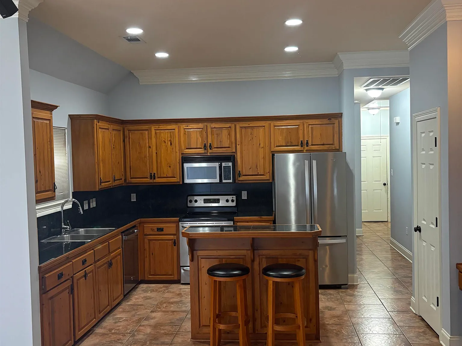 3 bed, 1468 sqft, $2,000 — Photo 3