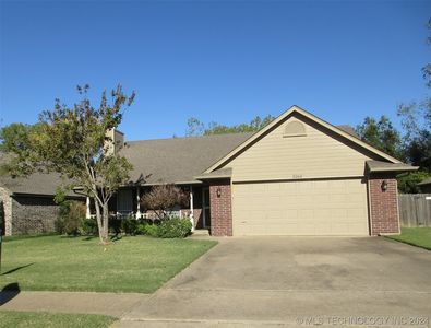 2002 Walnut Hill Ln, Claremore, OK, 74019