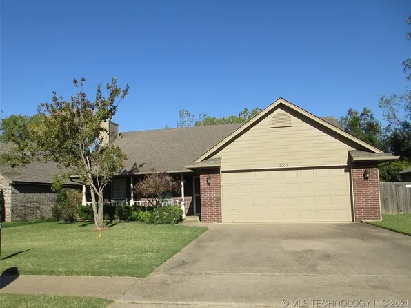 2002 Walnut Hill Ln, Claremore, OK 74019