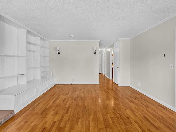 5th image of 1425 Luxton St