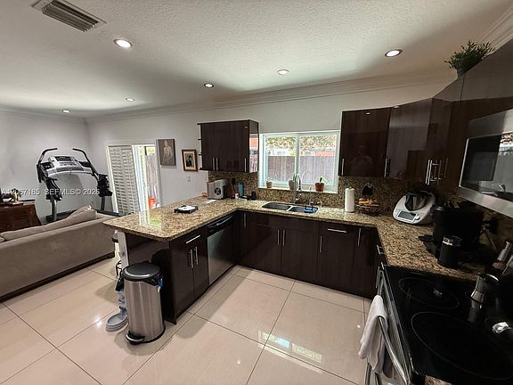 5th image of 16232 SW 57th Ln