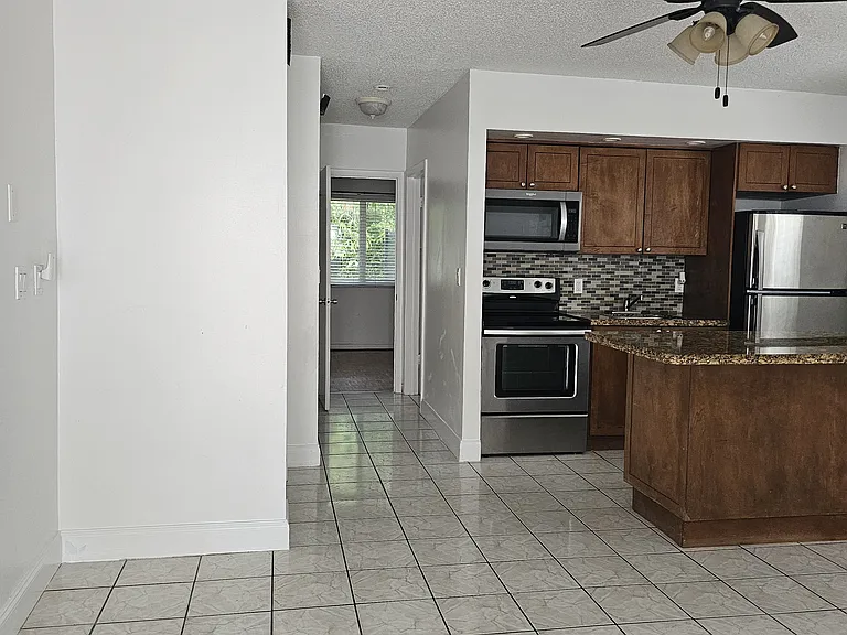 2730 SW 28th Ct — Photo 5