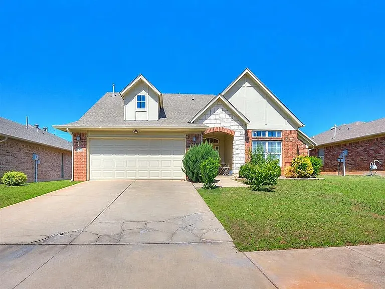 516 Woodsong Dr — Photo 2