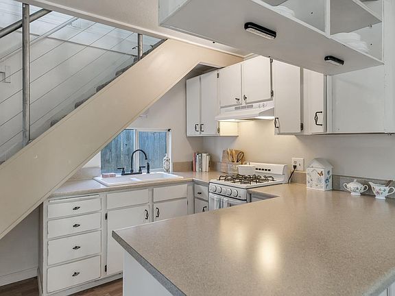 5th image of 147 Florence Avenue
