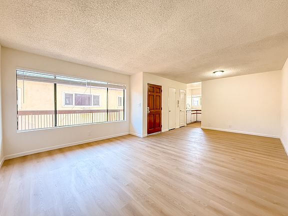 4th image of 474 Riverdale Dr APT 104