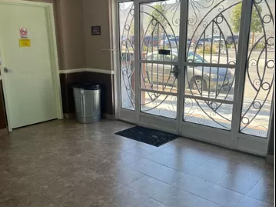 Lobby/ laundry room area/ mail room