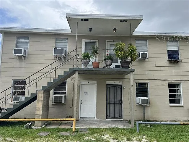 1520 Kenneth St #4