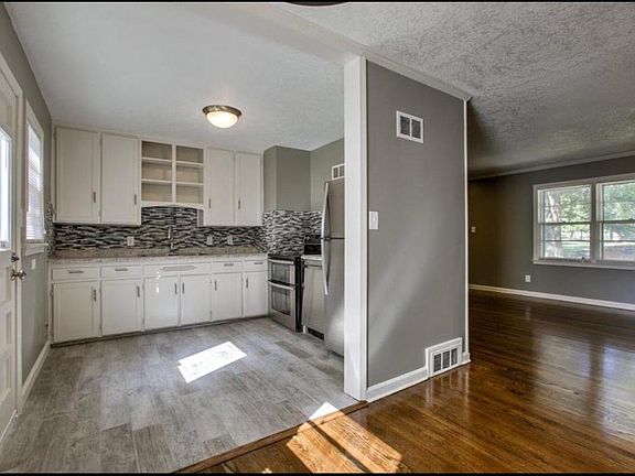 3rd image of 8600 Rainbow Ln