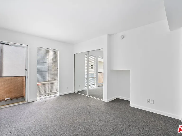 110 E Fleet St — Photo 7