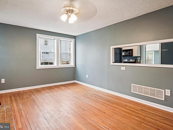 3rd image of 1207 Hampton Rd