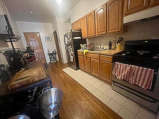 4th image of 236 8th St #C